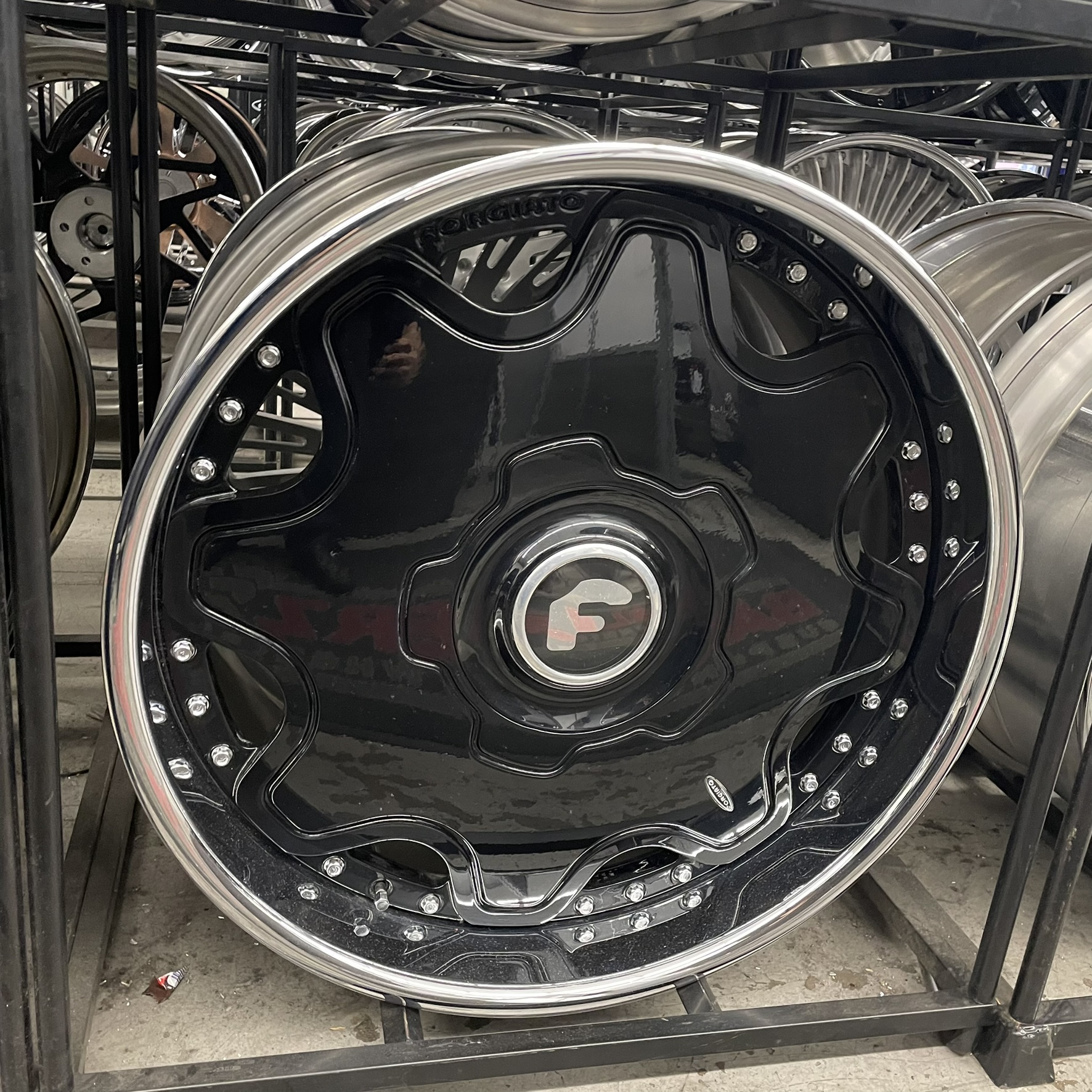 22" Forgiato Wheels Fiore XL Floater Cap Gloss Black Chrome Lip 5x112/5x114.3/5x115/5x120  - 4 Wheels and Tires Package