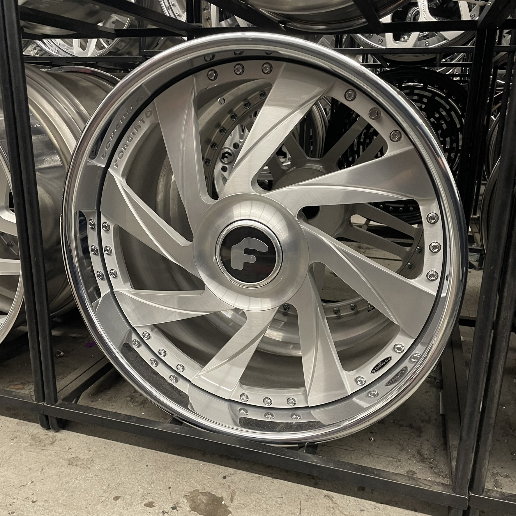 22" Forgiato Wheels Ivetto XL Floater Cap Brushed Silver Chrome Lip 5x112/5x114.3/5x115/5x120  - 4 Wheels and Tires Package