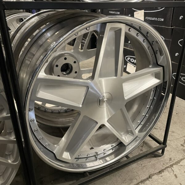 26" Forgiato Wheels G10 Brushed Silver Chrome Lip - 4 Wheel & Tire Package 5 Lug Sm. Floater Cap