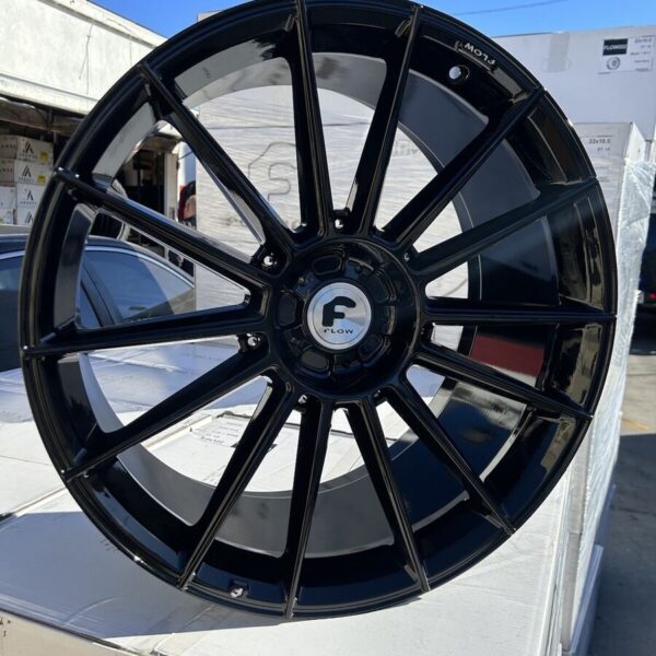 FORGIATO FLOW 002 22" GLOSS BLACK WHEEL TIRE PKG